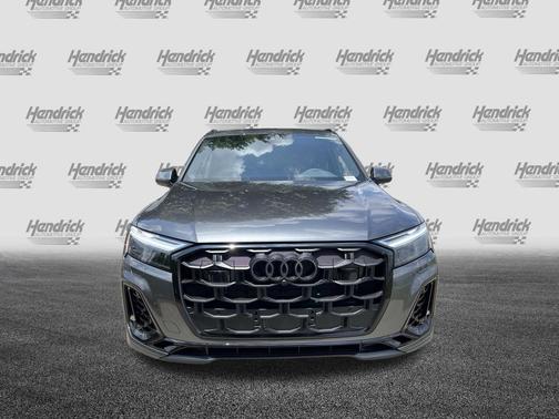 Daytona Gray Pearl Effect 2026 Audi Q7 55 Premium Plus