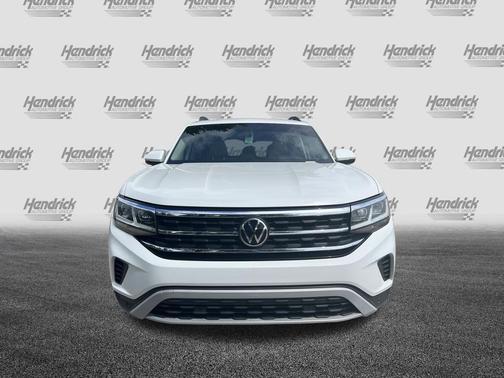 Pure White 2022 Volkswagen Atlas 2.0T SE w/Technology
