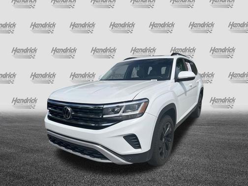 Pure White 2022 Volkswagen Atlas 2.0T SE w/Technology