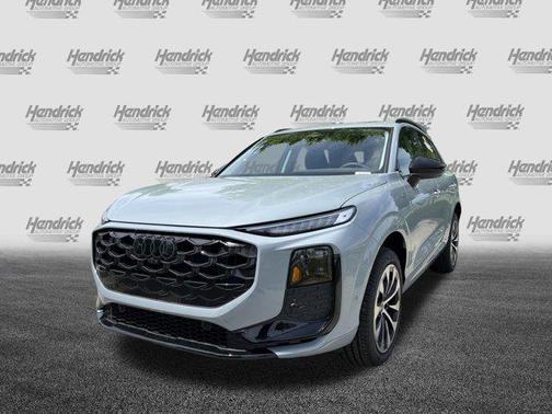 Arrow Gray Pearl Effect 2026 Audi Q3 TFSI quattro S tronic