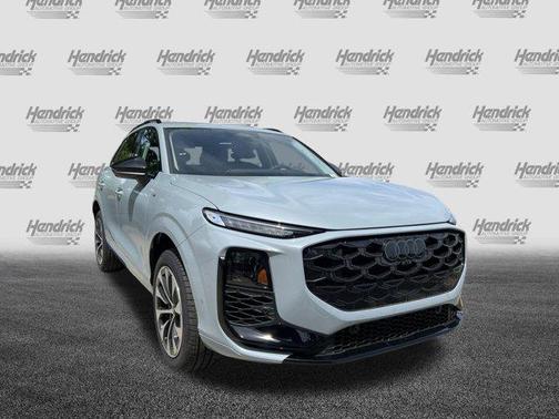 Arrow Gray Pearl Effect 2026 Audi Q3 TFSI quattro S tronic