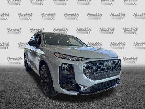 Arrow Gray Pearl Effect 2026 Audi Q3 TFSI quattro S tronic
