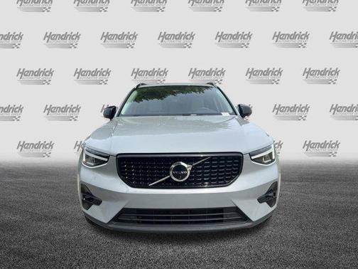 Vapor Grey Metallic 2024 Volvo XC40 B5 Plus Dark Theme