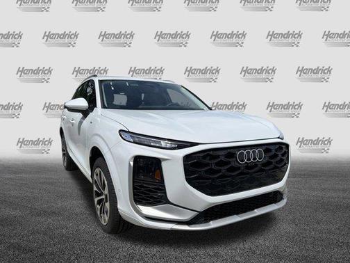 Glacier White Metallic 2026 Audi Q3 TFSI quattro S tronic