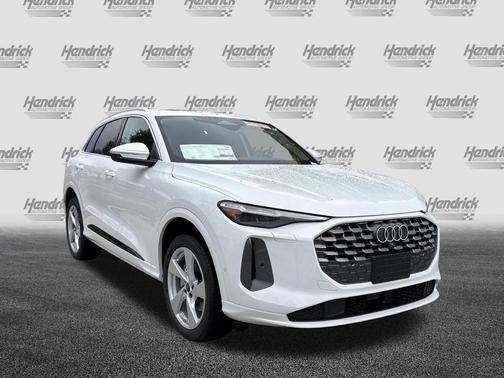 Glacier White Metallic 2025 Audi Q5 Premium Plus TFSI quattro S tronic