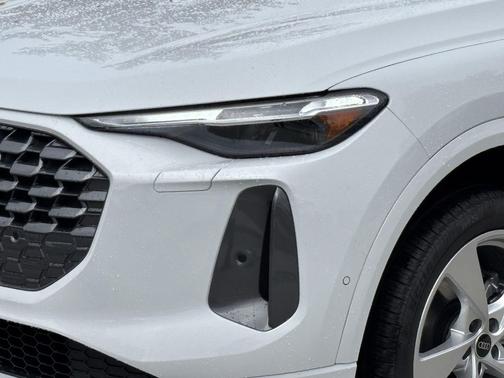 Glacier White Metallic 2025 Audi Q5 Premium Plus TFSI quattro S tronic