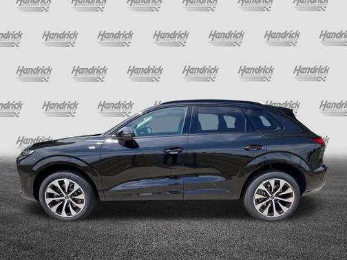 Mythos Black Metallic 2026 Audi Q3 TFSI quattro S tronic