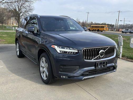2021 Volvo XC90 T6 Momentum