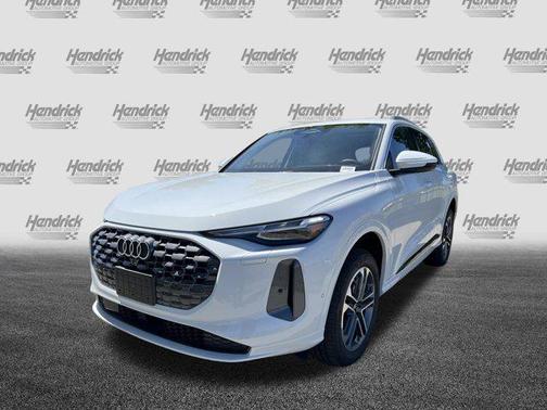 Glacier White Metallic 2026 Audi Q5 Premium Plus TFSI quattro S tronic
