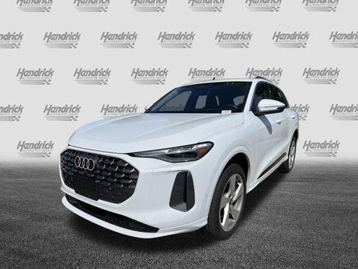 Glacier White Metallic 2025 Audi Q5 Premium Plus TFSI quattro S tronic