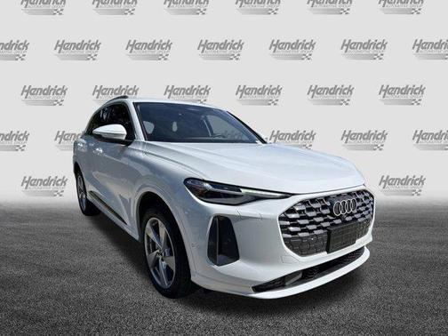 Glacier White Metallic 2025 Audi Q5 Premium Plus TFSI quattro S tronic