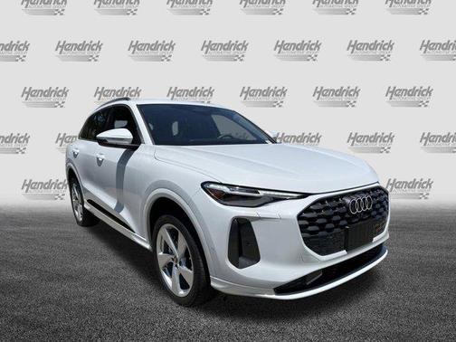 Glacier White Metallic 2025 Audi Q5 Premium Plus TFSI quattro S tronic