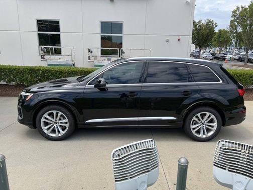 2025 Audi Q7 55 Prestige