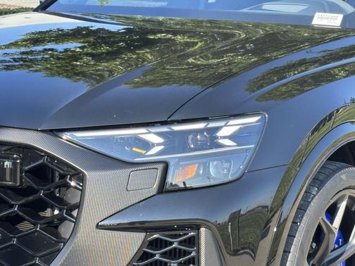Mythos Black Metallic 2026 Audi RS Q8 4.0T