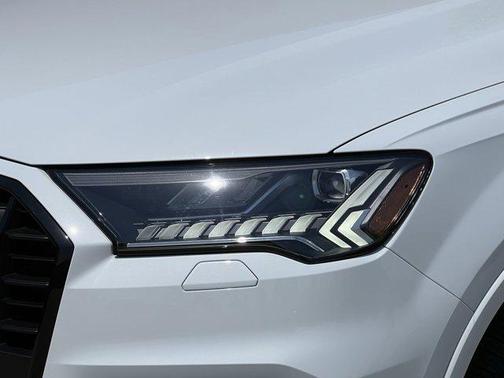 2024 Audi Q7 45 Premium Plus