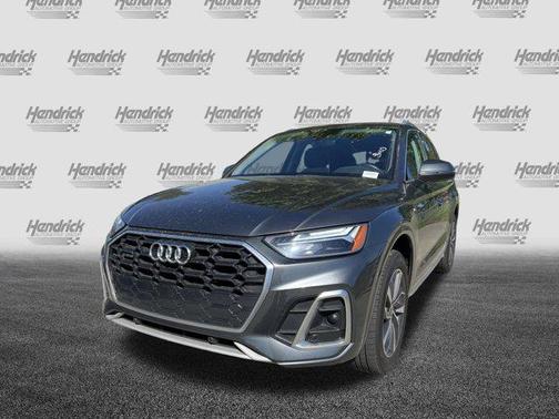Daytona Gray Pearl Effect 2023 Audi Q5 45 S line Premium