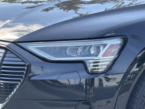 2021 Audi e-tron Premium Plus