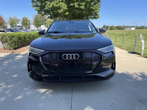 2021 Audi e-tron Premium Plus