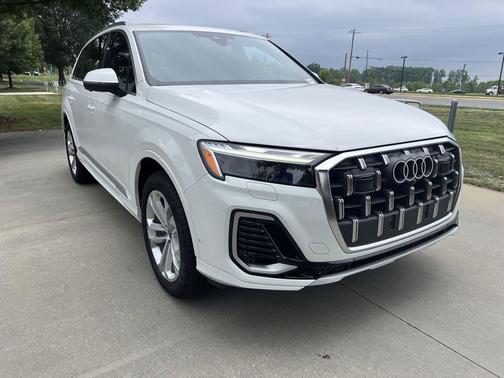 Carrara White 2025 Audi Q7 55 Premium Plus