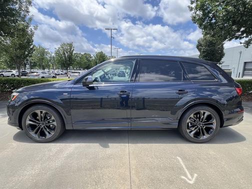 Waitomo Blue Metallic 2026 Audi Q7 55 Prestige