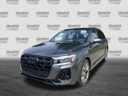 Daytona Gray Pearl Effect 2026 Audi Q7 55 Prestige