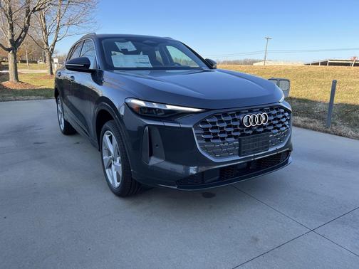 Tambora Gray Metallic 2025 Audi Q5 Premium Plus TFSI quattro S tronic