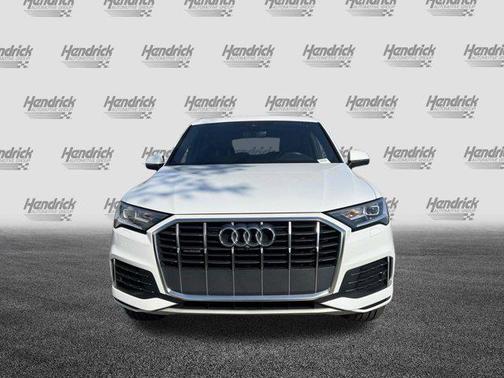 Glacier White Metallic 2022 Audi Q7 45 Premium