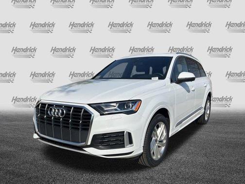 Glacier White Metallic 2022 Audi Q7 45 Premium
