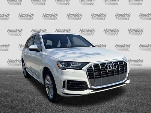 Glacier White Metallic 2022 Audi Q7 45 Premium