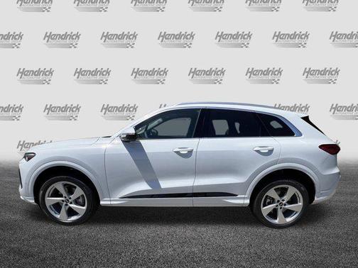 Glacier White Metallic 2026 Audi Q5 Premium Plus TFSI quattro S tronic