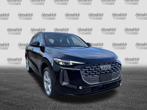Mythos Black Metallic 2025 Audi Q5 Premium Plus TFSI quattro S tronic