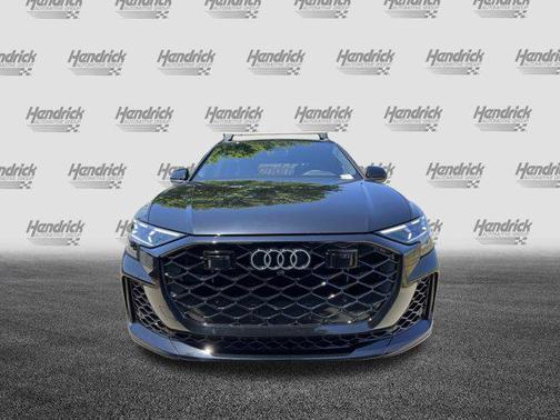 Mythos Black Metallic 2025 Audi RS Q8 4.0T