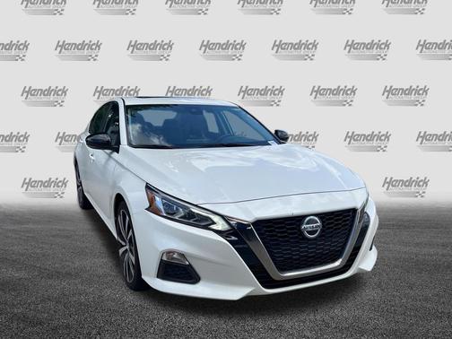 Pearl White Tricoat 2021 Nissan Altima SR VC-Turbo FWD