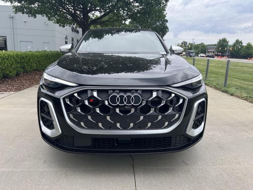 Mythos Black Metallic 2025 Audi SQ5 3.0T Prestige