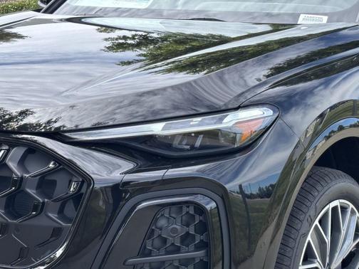Mythos Black Metallic 2026 Audi Q5 Premium Plus TFSI quattro S tronic