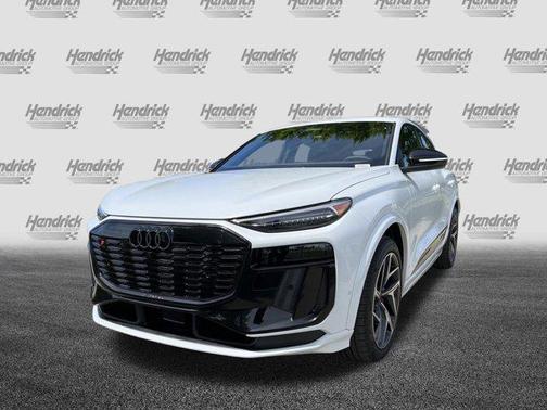 Glacier White Metallic 2027 Audi SQ6 e-tron Sportback Premium Plus