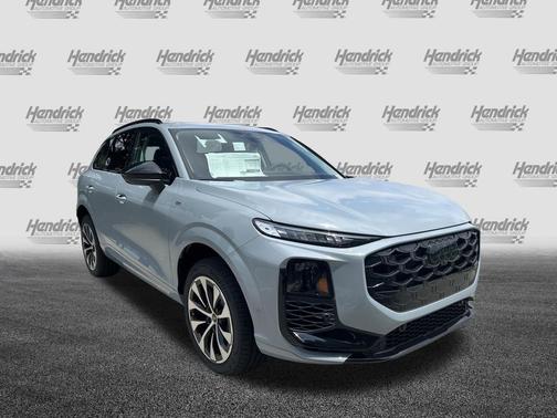 Arrow Gray Pearl Effect 2026 Audi Q3 TFSI quattro S tronic