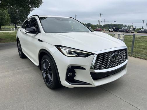 Majestic White 2023 INFINITI QX55 LUXE