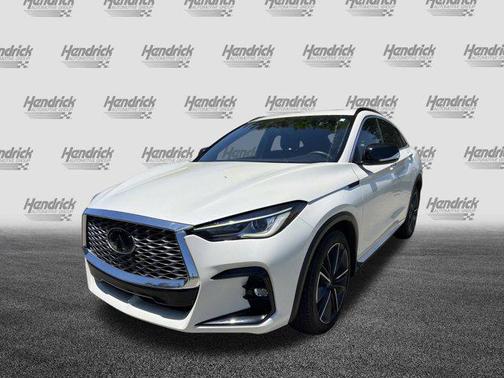 Majestic White 2023 INFINITI QX55 LUXE