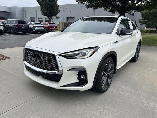 Majestic White 2023 INFINITI QX55 LUXE