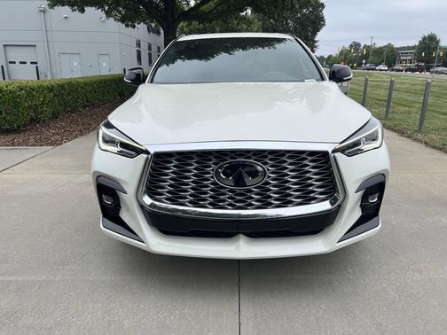 Majestic White 2023 INFINITI QX55 LUXE