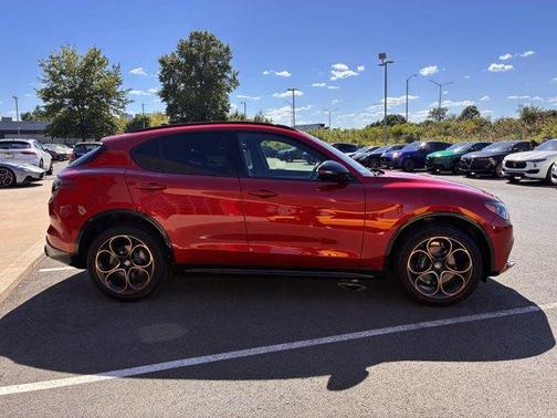 2025 Alfa Romeo Stelvio Base