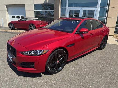2017 Jaguar XE 35t R-Sport
