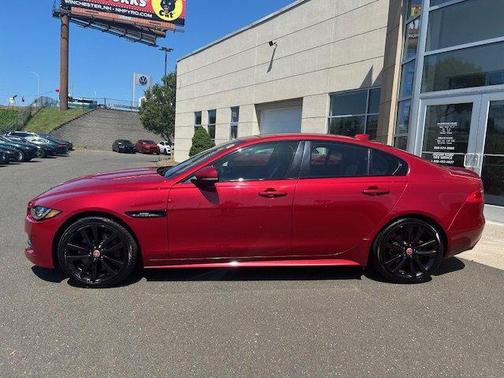 2017 Jaguar XE 35t R-Sport
