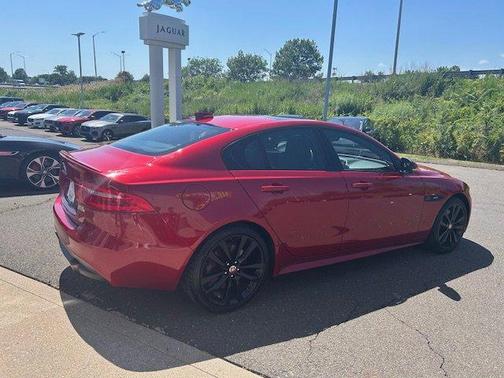 2017 Jaguar XE 35t R-Sport