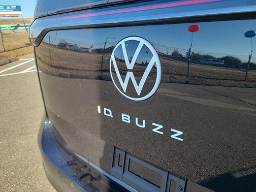 Deep Black Pearl Effect 2025 Volkswagen ID. Buzz Pro S