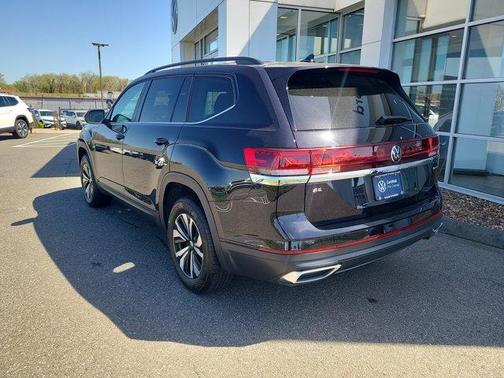 2024 Volkswagen Atlas 2.0T SE