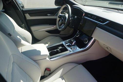 2024 Jaguar XF R-Dynamic SE