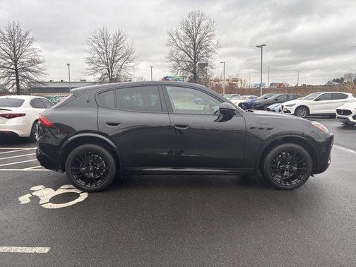 Nero Noctis 2025 Maserati Grecale Modena