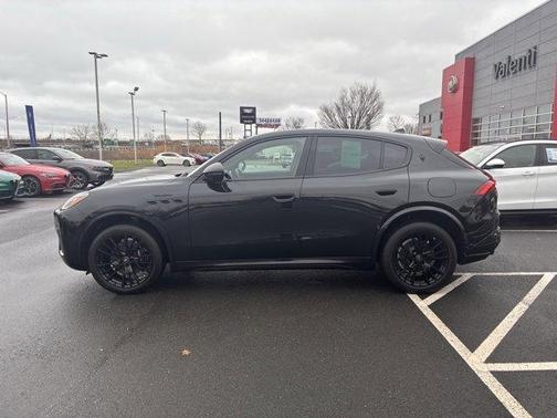 Nero Noctis 2025 Maserati Grecale Modena